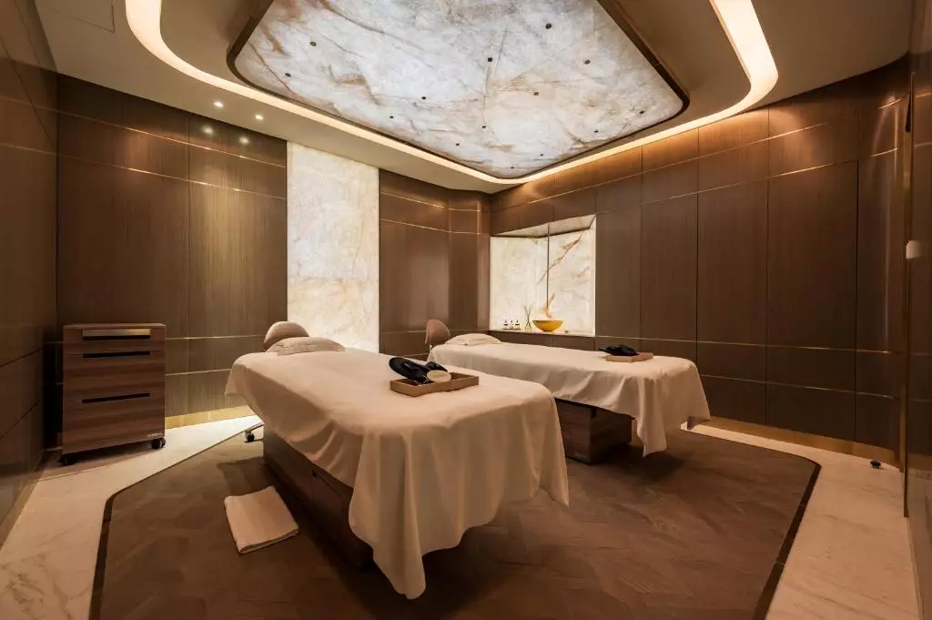 FIVE LUXE